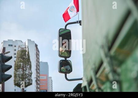 Lima Perù, 29 luglio 2023. Sfilata militare e civica peruviana per il giorno dell'indipendenza 28 luglio nel viale principale del Brasile Foto Stock