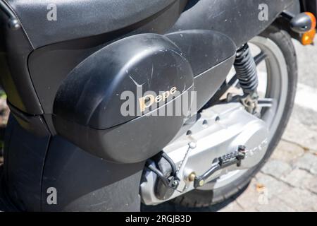 Milano , Italia - 08 07 2023 : Benelli pepe moto logo marchio e testo segno moto nero scooter cinese da Italia Foto Stock