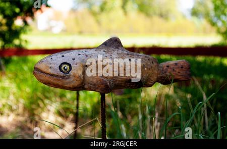 pesce fatto di legno come decorazione Foto Stock