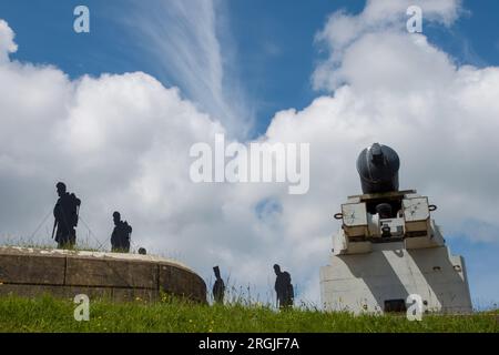 Figure sagomate di Standing with Giants un tributo a coloro che hanno perso la vita nel conflitto delle Falklands Foto Stock