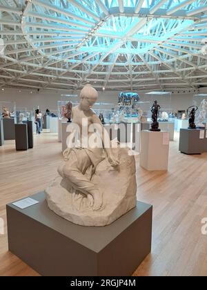 Città del Messico, Messico - 19 luglio 2023: Sala espositiva dell'era Rodin nel Museo Soumaya con le opere più importanti dello scultore francese Foto Stock