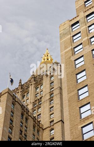 Nomad: Landmark New York Life Insurance Company Building, 51 Madison Avenue, è tra i più noti grattacieli gotici di Cass Gilbert. Foto Stock