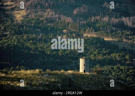 Antica Torre di Petralia Soprana, Sicilia, Italia Foto Stock