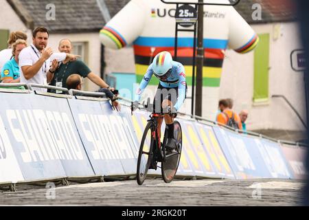 Glasgow, Regno Unito. 10 agosto 2023. Il belga Luca Vierstraete supera il traguardo della gara femminile junior a cronometro ai Campionati del mondo di ciclismo UCI, a Glasgow, in Scozia, giovedì 10 agosto 2023. L'UCI organizza i mondi con tutte le discipline ciclistiche, ciclismo su strada, ciclismo al chiuso, mountain bike, corse BMX, para-ciclismo su strada e para-ciclismo al coperto, a Glasgow dal 03 al 13 agosto. BELGA PHOTO DAVID PINTENS Credit: Belga News Agency/Alamy Live News Foto Stock