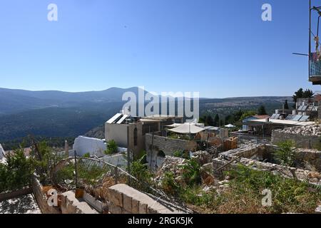 Safed con sfondo montano Foto Stock