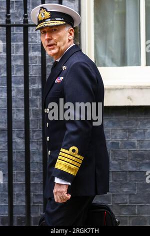 Ammiraglio Sir Antony (Tony) David Radakin, KCB, ADC, Capo dello staff della difesa britannica, a Downing Street, Londra, Regno Unito Foto Stock