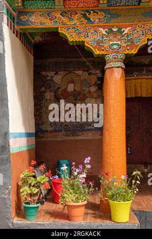 India, Ladakh, Zanskar, Monastero della setta di Bardan Dogpa/Kargyud, colonna della sala dell'Assemblea di Dukhang Foto Stock