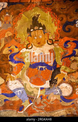 India, Ladakh, Zanskar, Monastero di Bardan, interno della piccola sala di preghiera, pittura murale demone Foto Stock