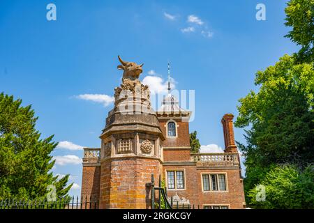 Porta e Lodge per i terreni di Audley End House and Gardens Foto Stock