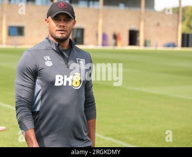 Burnley, Regno Unito. 10 agosto 2023. Vincent Kompany alla conferenza stampa Burnley contro Manchester City 10 agosto 2023 al Barnfield Training Ground Credit: Sharon Latham/Burnley FC/Alamy Live News Foto Stock