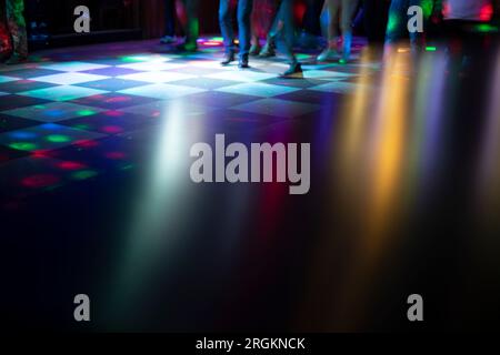 Pranzo con la pista da ballo con luci stroboscopiche e musica a Stoccolma  nightclub Foto stock - Alamy