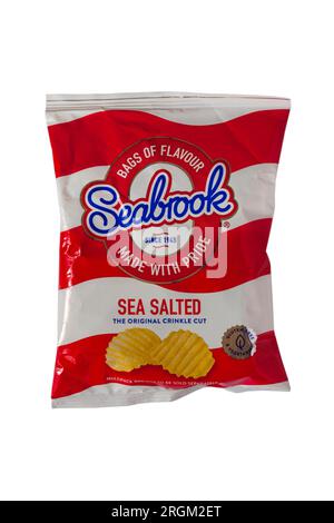 Il Seabrook Sea salato le originali bustine di sapore tagliate a rughe fatte con orgoglio dal 1945 isolate su sfondo bianco Foto Stock