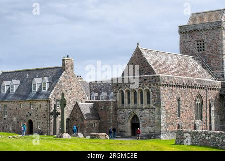 Abbazia di Iona sull'isola di Iona nelle Ebridi interne al largo della costa occidentale della Scozia, Regno Unito Foto Stock