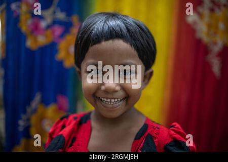 Ritratto di una ragazza rurale del Bangladesh. Najirpur, Pirojpur, Bangladesh Foto Stock