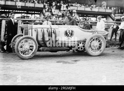 Vintage Auto Racing: Bob Burman pilota di auto da corsa con la sua Blitzen Benz presso la Laurel speedway CA. 1912 Foto Stock