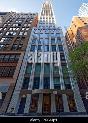 Midtown South: Il reticolo bianco che si sovrappone sulla 30 East 31st Street, un condominio residenziale, è meglio apprezzato da lontano. Foto Stock