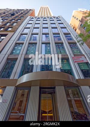 Midtown South: Il reticolo bianco che si sovrappone sulla 30 East 31st Street, un condominio residenziale, è meglio apprezzato da lontano. Foto Stock