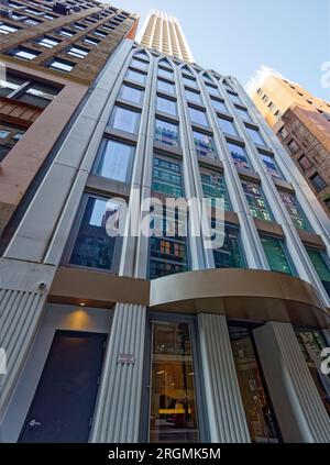 Midtown South: Il reticolo bianco che si sovrappone sulla 30 East 31st Street, un condominio residenziale, è meglio apprezzato da lontano. Foto Stock