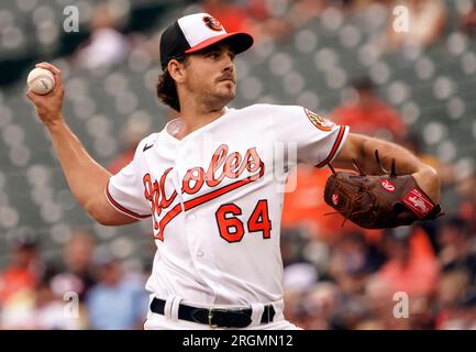 Baltimora, Stati Uniti. 10 agosto 2023. BALTIMORE, MD - 10 AGOSTO: Il lanciatore titolare dei Baltimore Orioles Dean Kremer (64) sul tumulo durante una partita della MLB tra i Baltimore Orioles e gli Houston Astros, il 10 agosto 2023, all'Orioles Park a Camden Yards, a Baltimora, Maryland. (Foto di Tony Quinn/SipaUSA) credito: SIPA USA/Alamy Live News Foto Stock