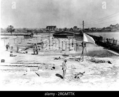 Luogo di incendio di massa di 250 schiavi polacchi e francesi nel campo nazista vicino a Lipsia il 19 aprile 1945, il giorno prima che la città fosse catturata dal 69th Inf. Div. First U.S. Army CA. 1945 Foto Stock