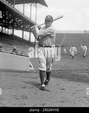 1924 New York Yankees: L'esterno Babe Ruth, che fa oscillare una mazza Foto Stock