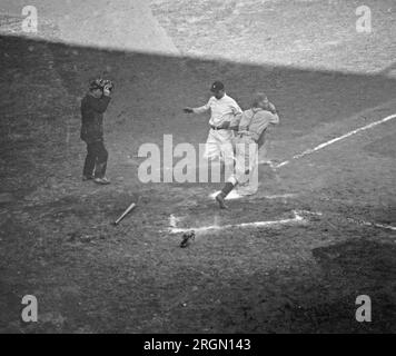 World Series 1924: Peckinpaugh segna dal 3° in poi colpito da Harris, 5° inning, 10/9/24 Foto Stock