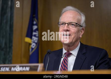 Reportage: NASA Before the Senate Accounts’ Commerce, Justice, Science, and Related Agencies SubCommittee (maggio 2022) - il senatore Jerry Moran, D-Kan., domande dell'amministratore della NASA Bill Nelson durante l'audizione sul bilancio della NASA, martedì 3 maggio 2022, presso il Dirksen Senate Office Building Foto Stock