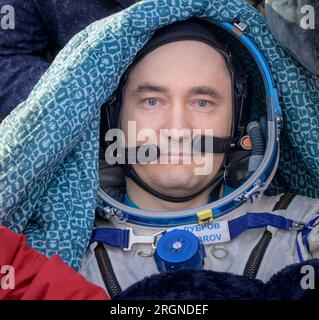 Reportage: Expedition 66 Soyuz Landing (marzo 2022) - il cosmonauta russo Pyotr Dubrov viene visto fuori dalla navicella Soyuz MS-19 dopo essere atterrato con altri membri dell'equipaggio della Expedition 66 in un'area remota vicino alla città di Zhezkazgan, Kazakistan, mercoledì 30 marzo 2022. Foto Stock