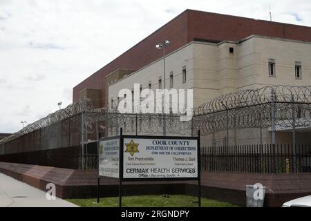Filo spinato presso il Cook County Department of Corrections Maximum Security Prison Jail, lunedì 7 agosto 2023, a Chicago. Foto Stock