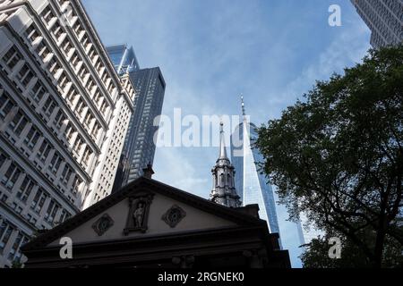 Dettaglio architettonico di Lower Manhattan, la parte più meridionale di Manhattan, quartiere centrale per gli affari, la cultura e il governo di New York Foto Stock