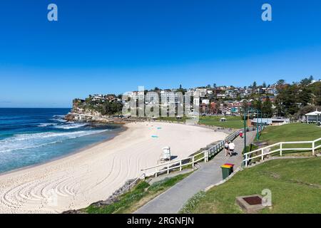 Bronte Beach nei sobborghi orientali di Sydney, giorno d'inverno con cielo blu, Sydney, NSW, Australia Foto Stock