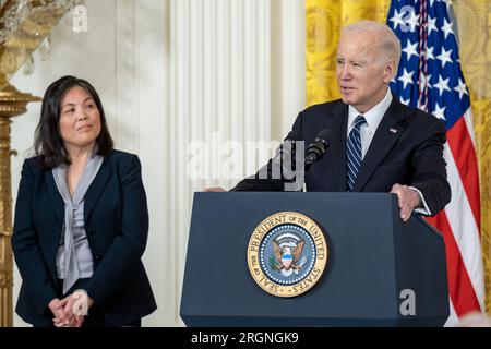 Reportage: Nomina del vice segretario del lavoro Julie su come segretario del lavoro (2023) - il presidente Joe Biden fa osservazioni sulla sua nomina di Julie su a segretario del lavoro, mercoledì 1 marzo 2023, nella sala est della Casa Bianca. Foto Stock