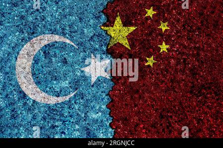 Cina e Turkestan orientale bandiere sul muro. Cina e relazioni uigure. Uiguro contro Cina Foto Stock