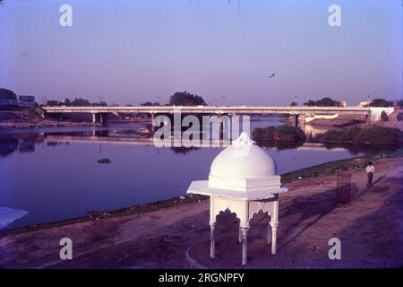 Ponte su Gomti Rive, Lucknow, utter Pradesh, India Foto Stock