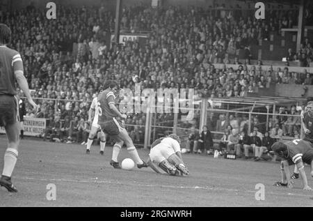 AJAX contro Groningen 3-0, Johnny Rep in azione (sinistra) ca. Settembre 1972 Foto Stock