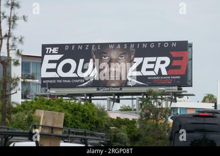 Los Angeles, California, USA 10 agosto 2023 Una visione generale dell'atmosfera di Denzel Washington il cartellone pubblicitario The Equalizer 3 il 10 agosto 2023 a Los Angeles, California, USA. Foto di Barry King/Alamy Stock Photo Foto Stock