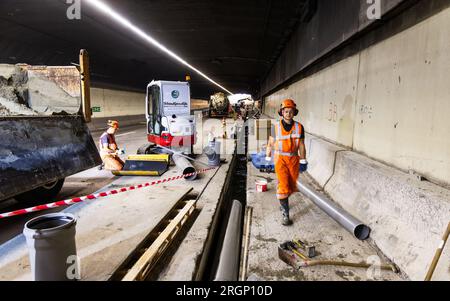 HEINENOORD - i dipendenti del Rijkswaterstaat svolgono lavori nell'Heinenoordtunnel. A causa di un rinnovo, il tunnel dell'autostrada A29 sarà completamente chiuso. ANP JEFFREY GROENEWEG netherlands Out - belgium Out Foto Stock