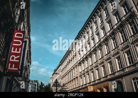 Vista sulla strada del cartello del Museo Sigmund Freud - Vienna, Austria Foto Stock