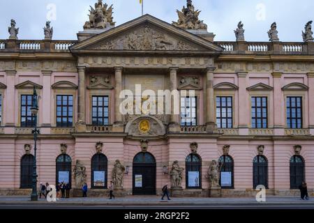 Berlino, Germania - 19 aprile 2023: Veduta del museo storico tedesco a Berlino Germania Foto Stock