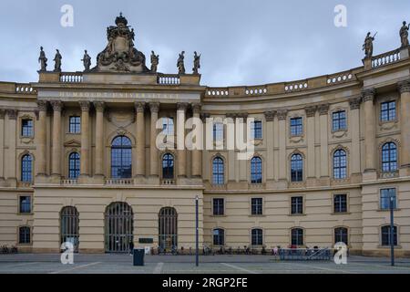 Berlino, Germania - 19 aprile 2023 : veduta della Facoltà di giurisprudenza Università di Humboldt a Berlino Germania Foto Stock