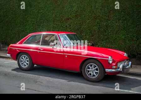 Auto da turismo classica BMC MGB GT in rosso. Foto Stock