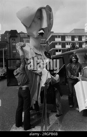 Margaret Thatcher visita la dimostrazione della Toynbee Hall Foto Stock