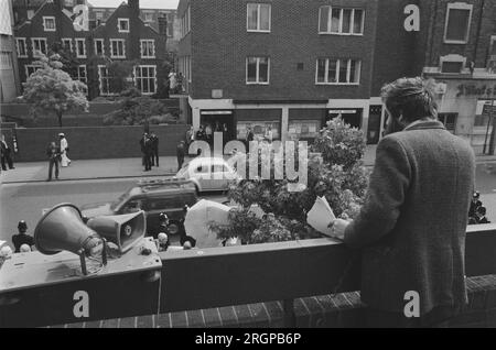 Margaret Thatcher visita la dimostrazione della Toynbee Hall Foto Stock