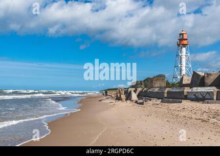 Faro di Pape, situato sulla costa lettone del Mar Baltico, costruito nel 1910 Foto Stock