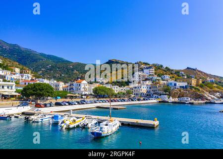 Il villaggio di Agios Kirikos è la capitale dell'isola di Ikaria, in Grecia. Foto Stock