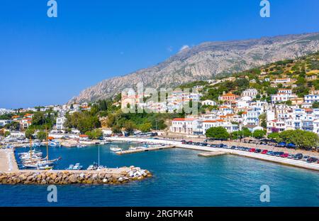 Il villaggio di Agios Kirikos è la capitale dell'isola di Ikaria, in Grecia. Foto Stock