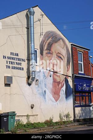 Clifton Road, Prestwich, la paura è qualcosa che cerco di non assorbire - Mark Edward Smith 1957-2018, dipinto murale di Akse P19 Foto Stock