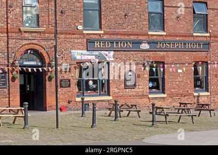 Pub Red Lion Joseph Holt, scena dei servizi fotografici Fall Mark e Smith, 398 Bury New Rd, Prestwich, Manchester, Inghilterra, Regno Unito, M25 1AR Foto Stock