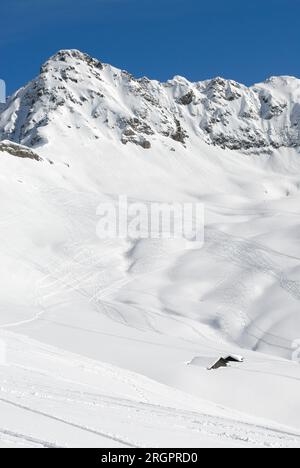 Montagna nelle Alpi francesi con neve : vicino all'alta eluce e a Contamines Montjoie Foto Stock