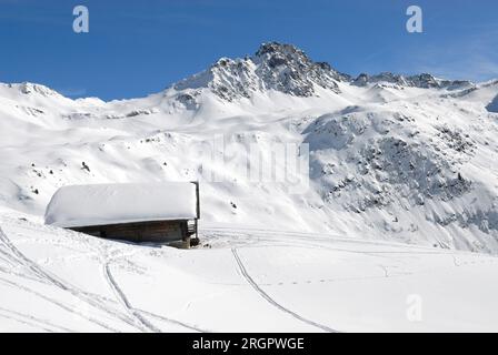 Montagna nelle Alpi francesi con neve : vicino all'alta eluce e a Contamines Montjoie Foto Stock